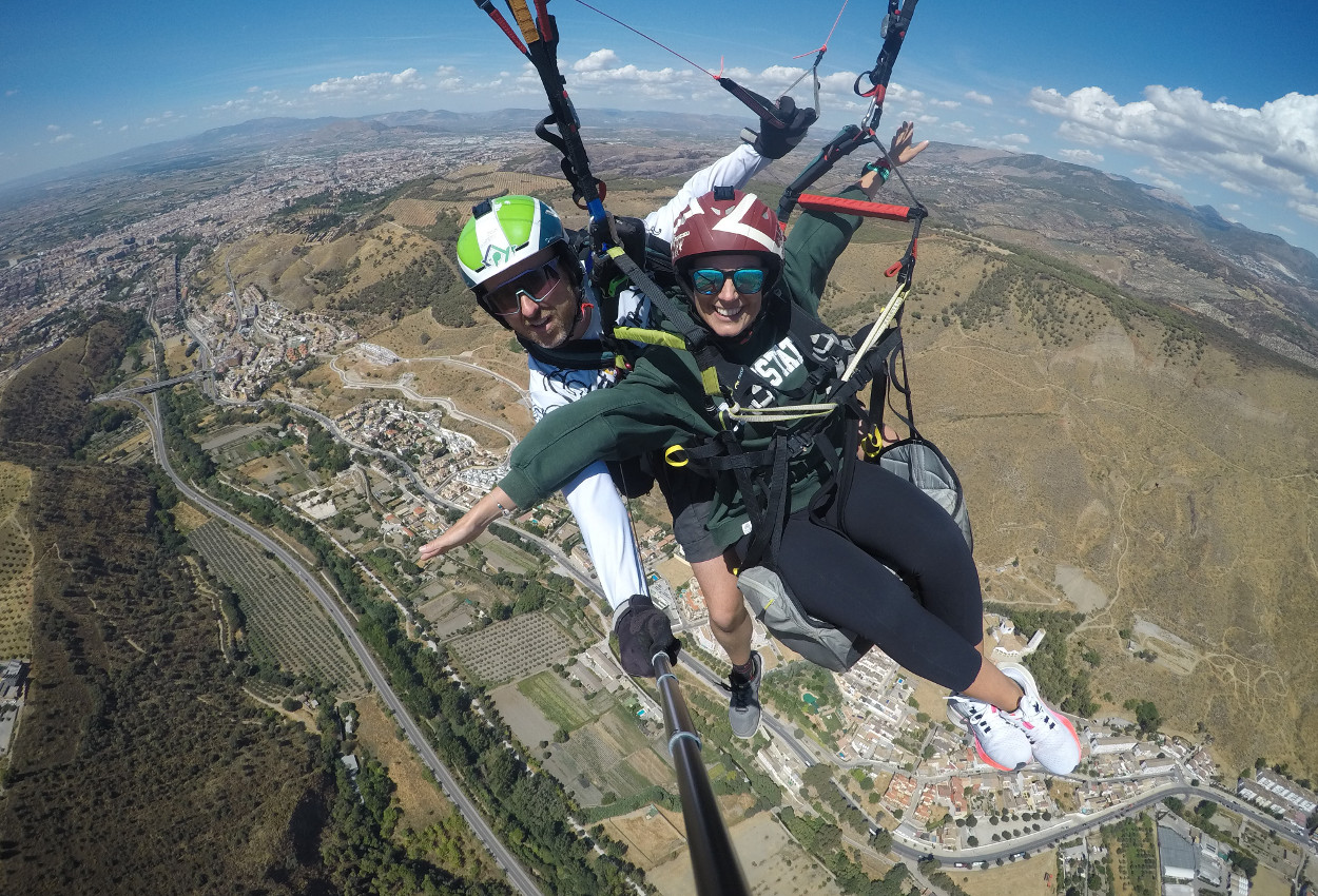Valle de Cenes de la Vega y Granada - Volando en parapente